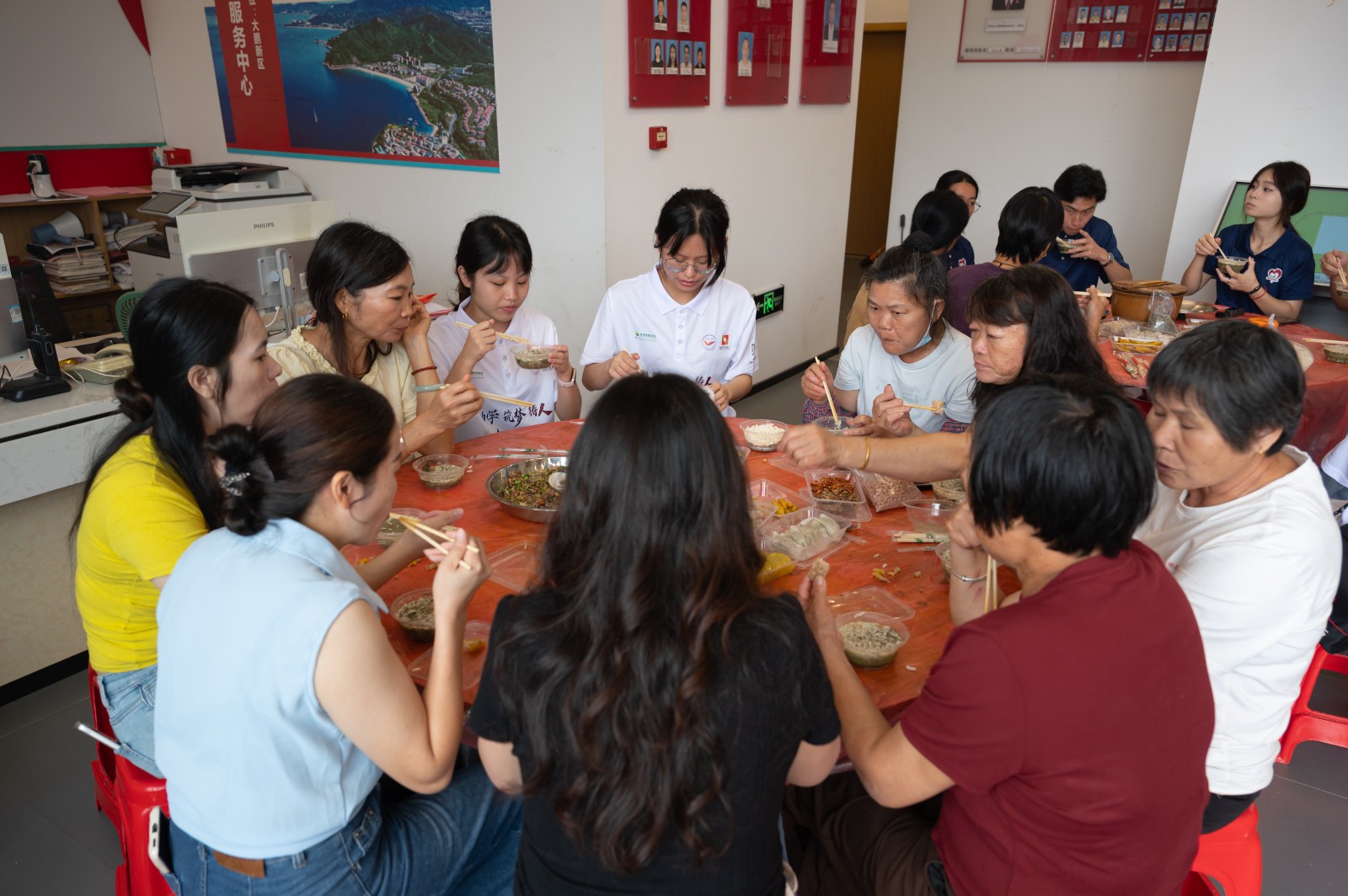 图3 擂茶座谈会.jpg 图3 擂茶座谈会.jpg
